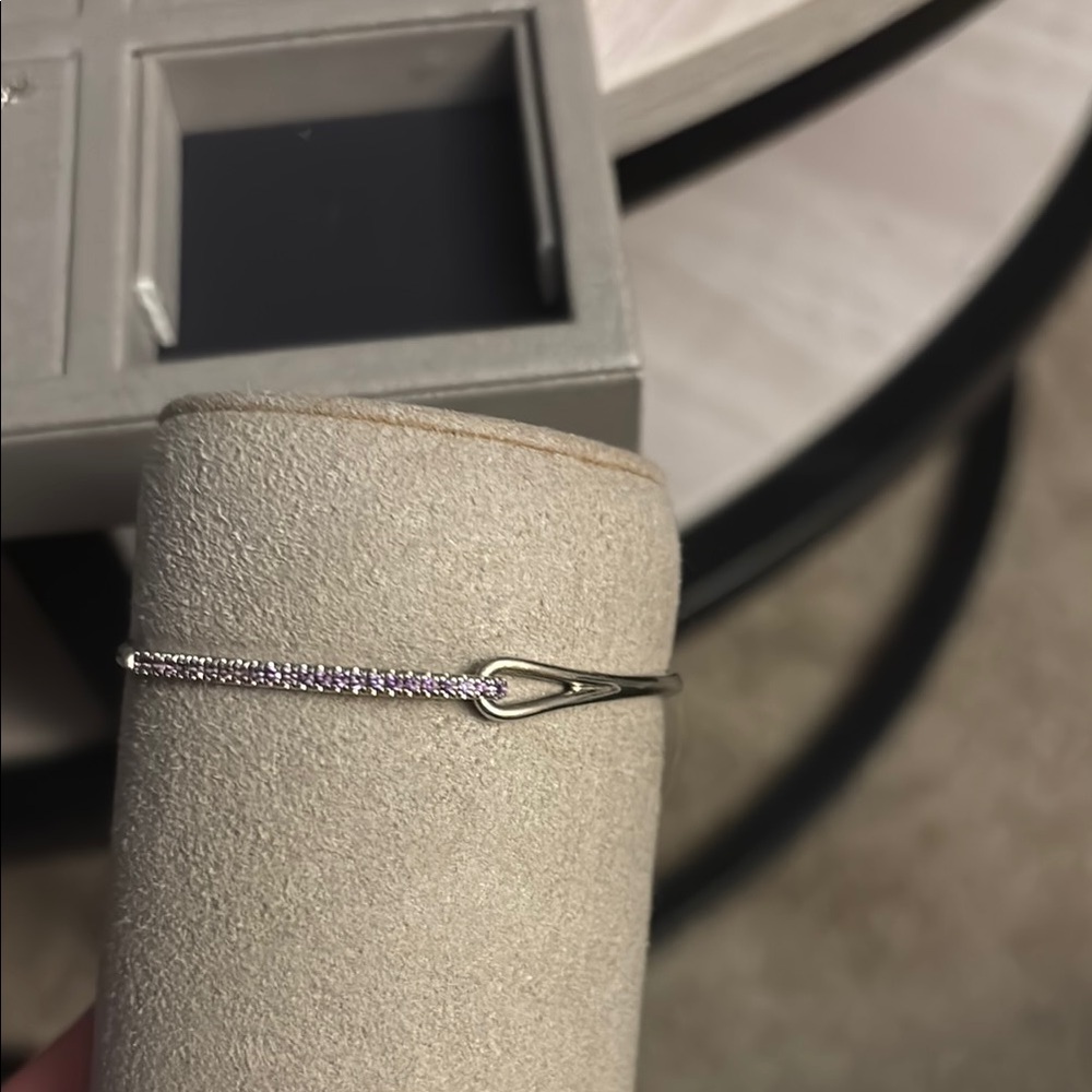 Elegant Silver Bracelet with Amethyst